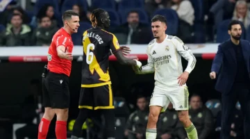 اعتذار رسمي.. لاعب رايو فاليكانو ينهي أزمة طرده أمام ريال مدريد برد سيبايوس